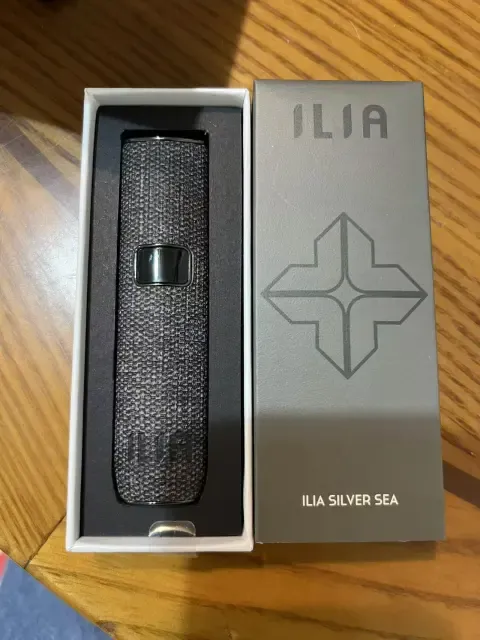 ILIA哩亞電子煙布紋款主機|換彈式霧化杆|6色可選 package